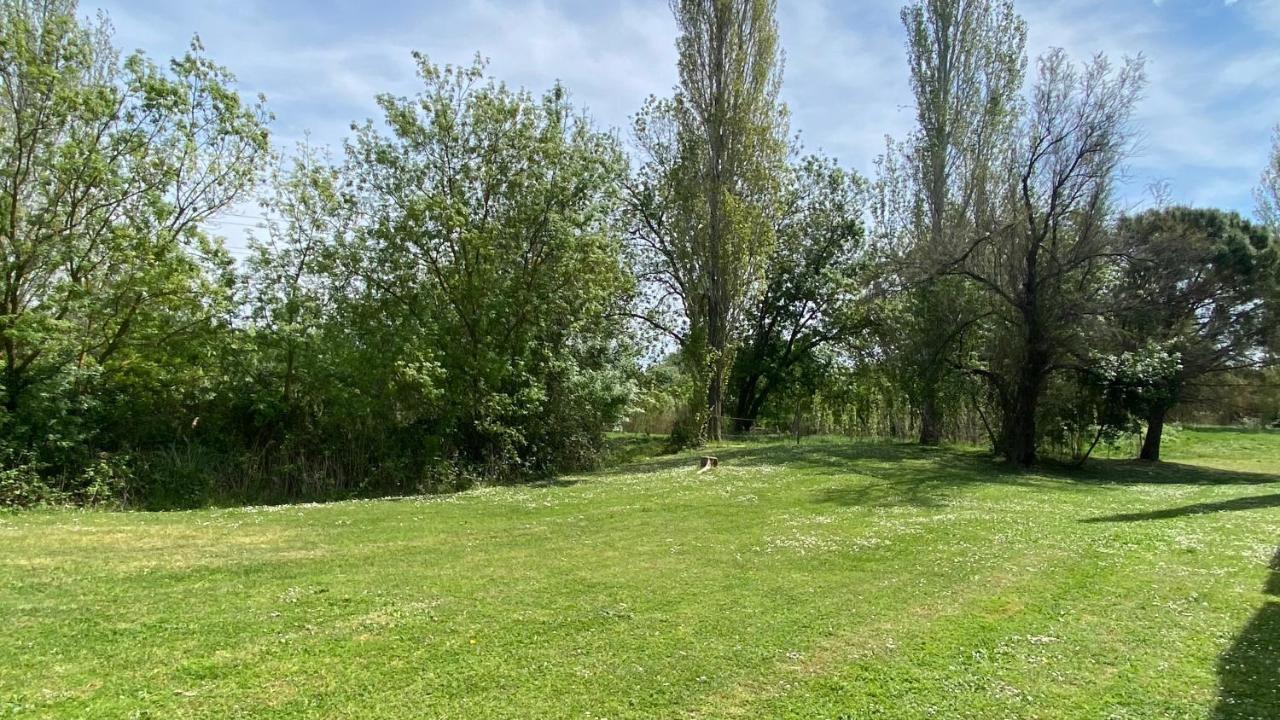 Joli Appartement 27M2 Oasis Provencale En Village Vacances En Camargue Арль Екстер'єр фото